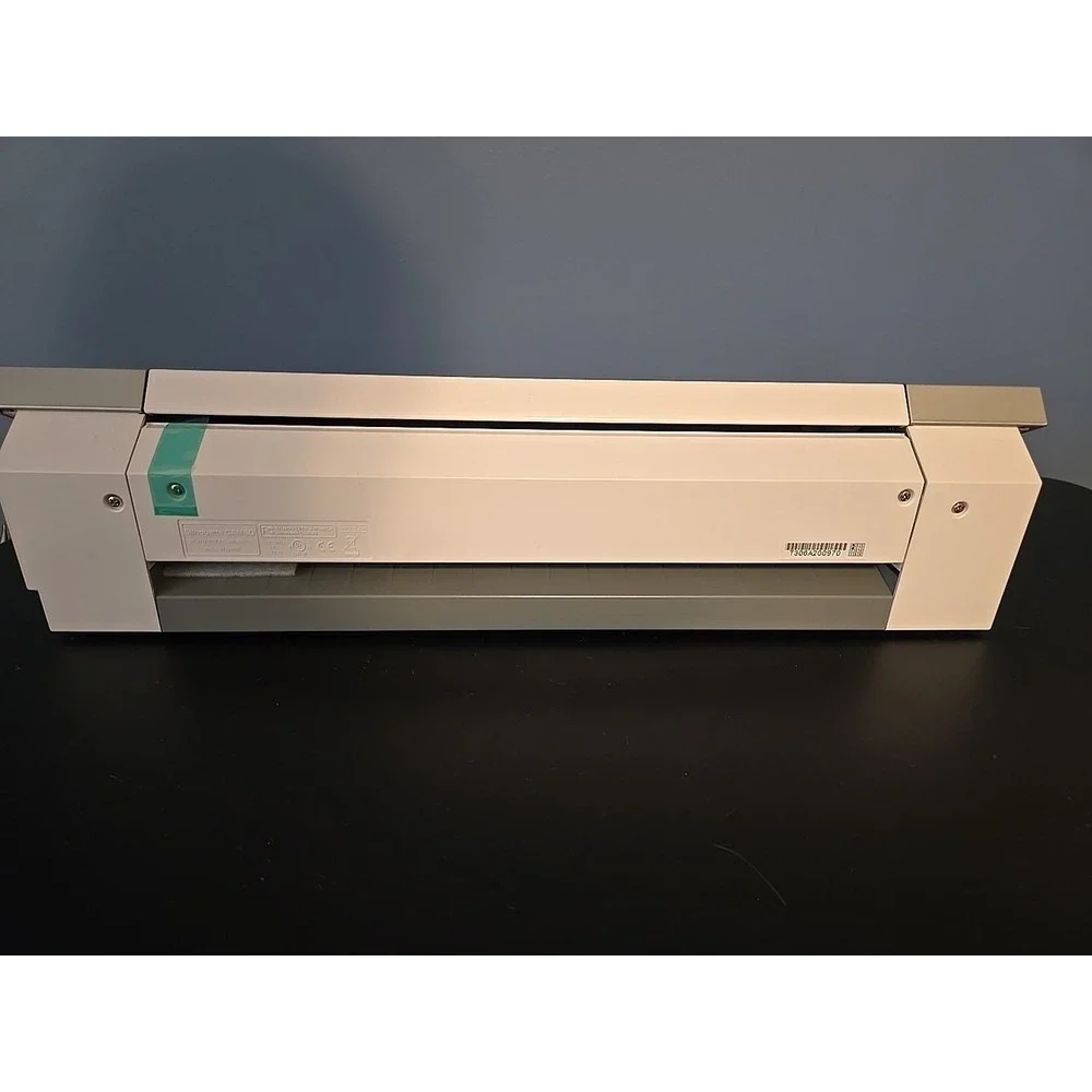 SILHOUTTE CAMEO Vinyl Paper Cutting Machine Touch Screen No Cords With Cover